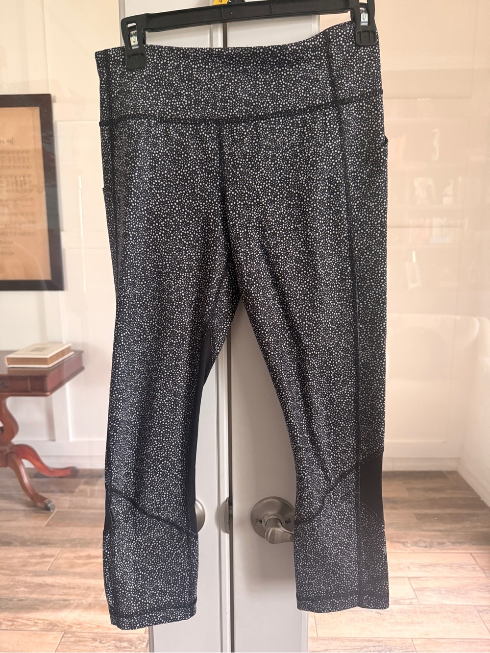 Lululemon Vintage Running Crop Leggings Black White Floral Size 6